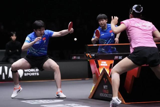 “莎头”组合先后退赛，伤情细节披露：孙颖莎脚踝捆扎绑带仍不适，王楚钦背部不太能动得了