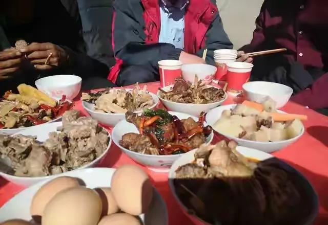 40岁男子2000元搞定女邻居；20天后，女子终于承认早就爱上他