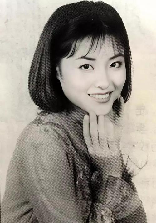 她是“央视一姐”，结婚12年选择离婚，坦然：婚姻给我的尽是痛苦