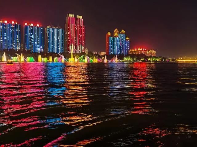 美轮美奂的吉林松花江畔夜景