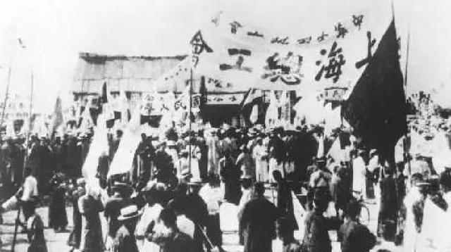 他是新中国任职时间最长的中央政治局常委，长子也是副国级