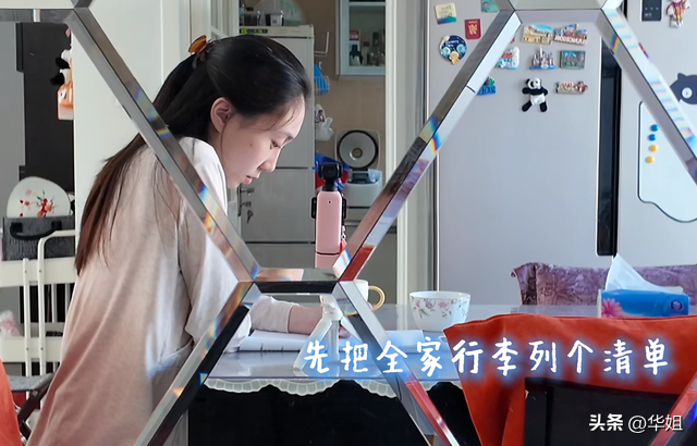 父爱如山！水均益嘴上说不管	，却偷偷为远嫁女儿提前过生日