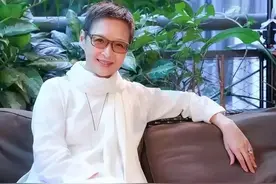 70岁胡因梦一袭素衣，美过林青霞，女儿生父何在？图片