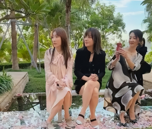 封杀四年，49岁赵薇突传消息，因胃癌去世传闻5个月前就真相大白