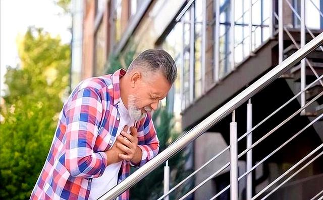 心脏健不健康	，运动先知？医生：心脏不好的人，运动常有3种反常