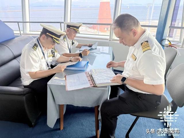 首艘中国籍高端远洋邮轮抵达大连！