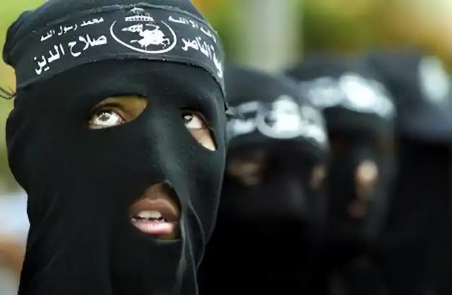 300人硬刚以色列坦克！阿拉法特凭巷战封神，却一手好牌打得稀烂