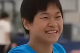 笑喷！全红婵陈芋汐回去训练，婵宝太机灵了，来前还不忘吃一餐！图片