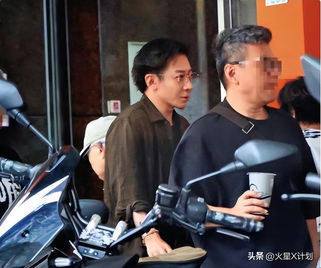 抗癌不到一年，刘谦近况曝光，“不良嗜好”已戒掉，憔悴到认不出