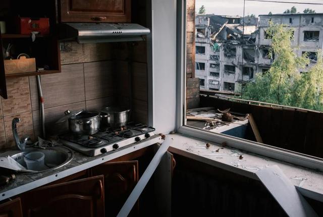 乌军死守已陷绝境？泽连斯基前线打气	，自家记者反水爆猛料