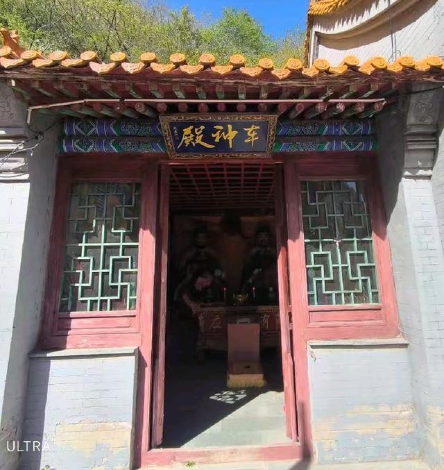 到河北张家口登鸡鸣山