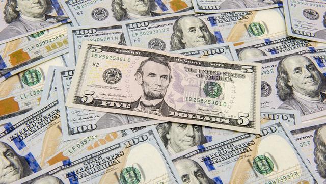 特朗普下场布局！稳定币成救命符，美国阴谋曝光，去美元化没戏？