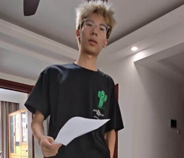 “黄毛男孩”晒北大通知书，因专业被群嘲：也就普通一本水平而已