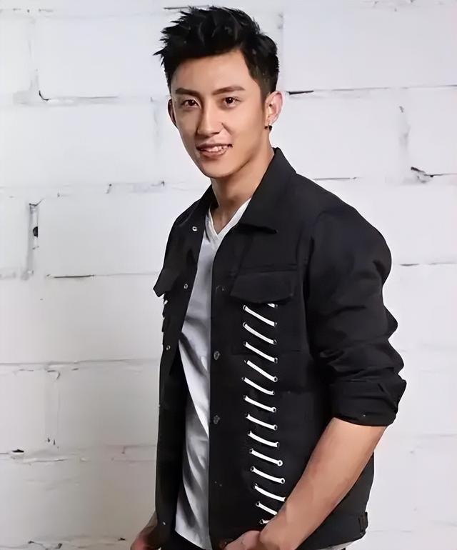 人前光鲜人后心酸，33岁身体出问题的黄景瑜，揭露了内娱的另一面