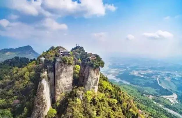 七律•九皇山行