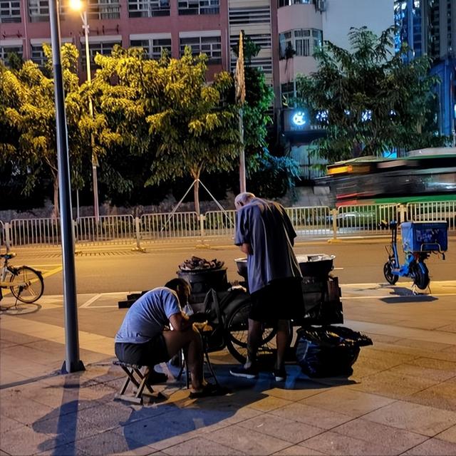 风里雨里，那个为你送外卖的，可能是位养家的妈妈
