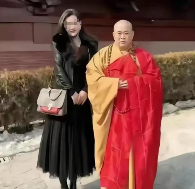 释永信生活有多奢华？身穿16万袈裟包养情妇，寺内义工曝更多内幕