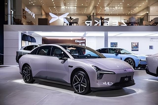 小鹏的首款女机器人，在全网火了，雷军说过的话，终于有人信了