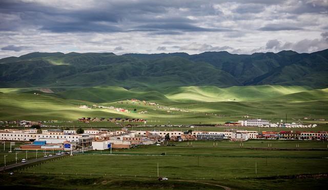 在乌鞘岭的风里，听见汉唐的马蹄与驼铃