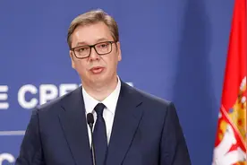 3架阵风被歼-10击落，武契奇被马克龙忽悠，30亿美元订单成为笑话图片