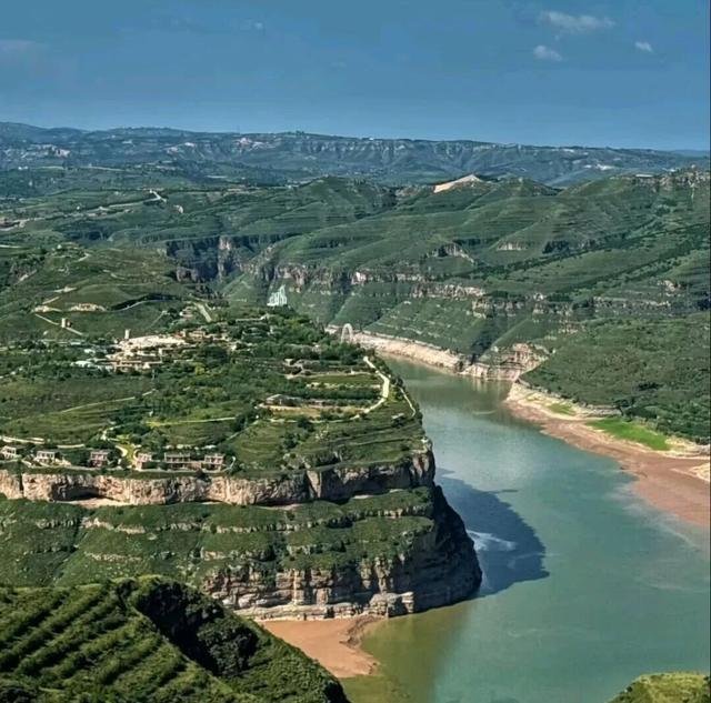 长城一号旅游公路：千年烽燧廊道品读长城千年风华