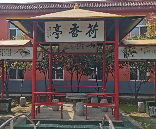浓浓爱洒敬老院 殷殷情暖老人心