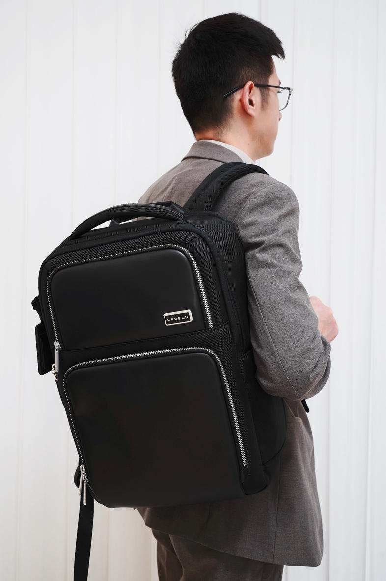 职场人士的得力助手,LEVEL8新品探界者商务双肩包——助你轻松应对工作挑战!