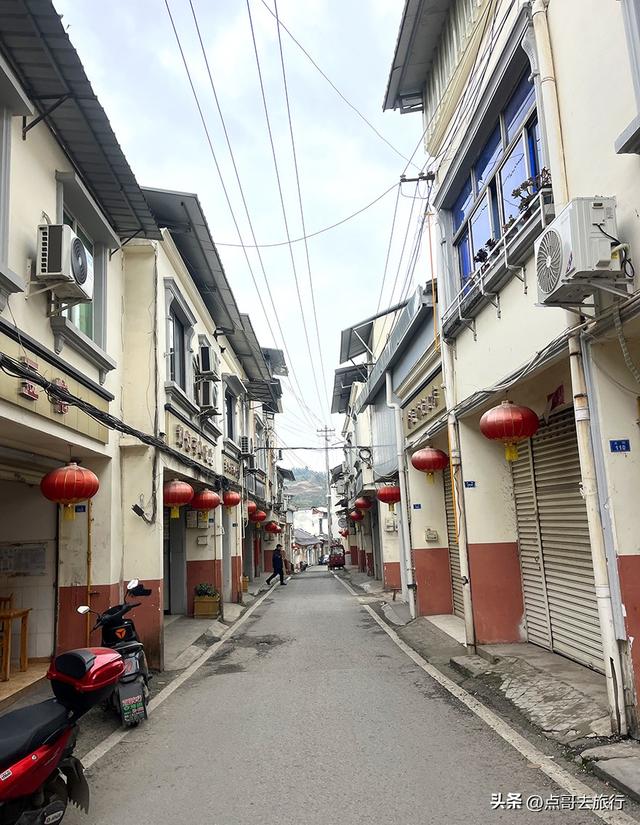 成都龙泉山下，被严重低估的古场镇，美食诱人，公交车直达！
