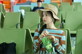 杨超越丝袜造型合集（上）图片