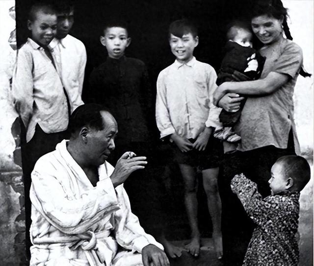 1958年毛主席视察南宁，知晓公安局长的名字后问：你这人正不正？