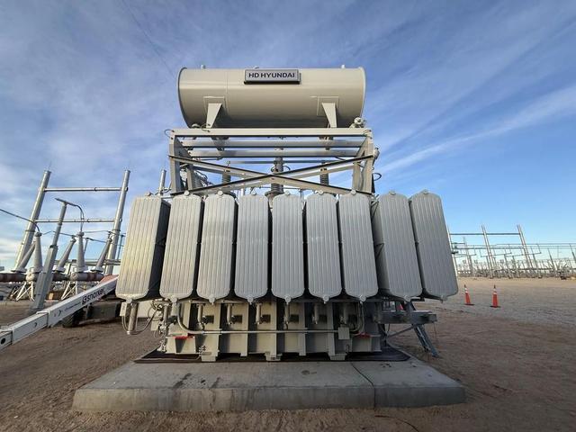 马斯克预言成真！全球争抢的不是芯片	，而是中国20万一台的变压器