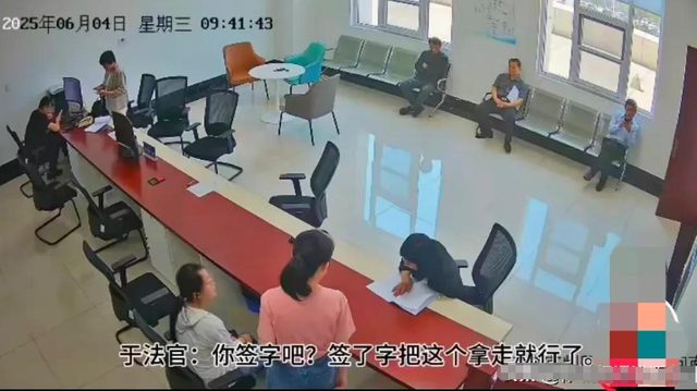 反转？辱骂法官事件后续：监控曝光细节，农妇处罚撤销，法官委屈