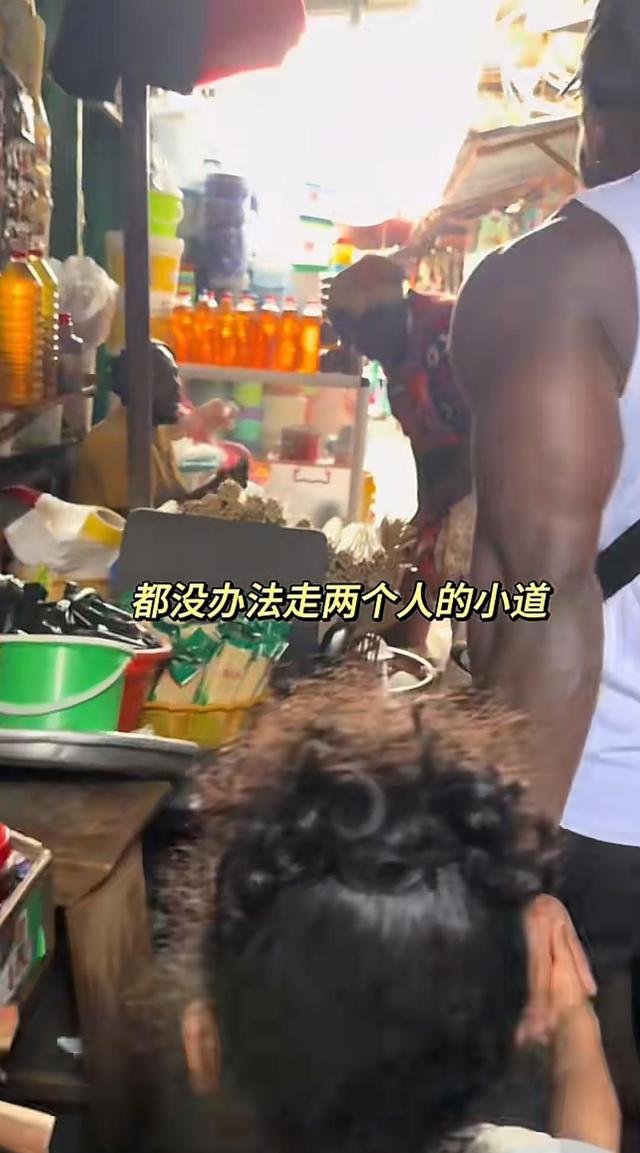 浙江女子去非洲婆家，买8台苹果手机做见面礼，却连泡面都吃不起