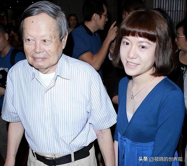 49岁的翁帆也没想到，杨振宁去世后，竟因一个举动实现口碑暴涨