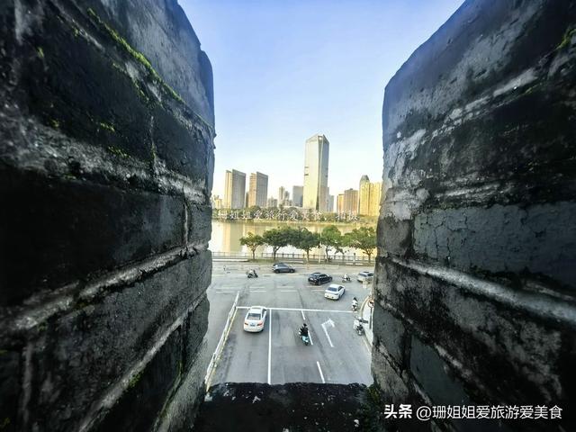 惠州“最后”的古城墙，完好的300多米，榕树穿墙而生，像留城魂