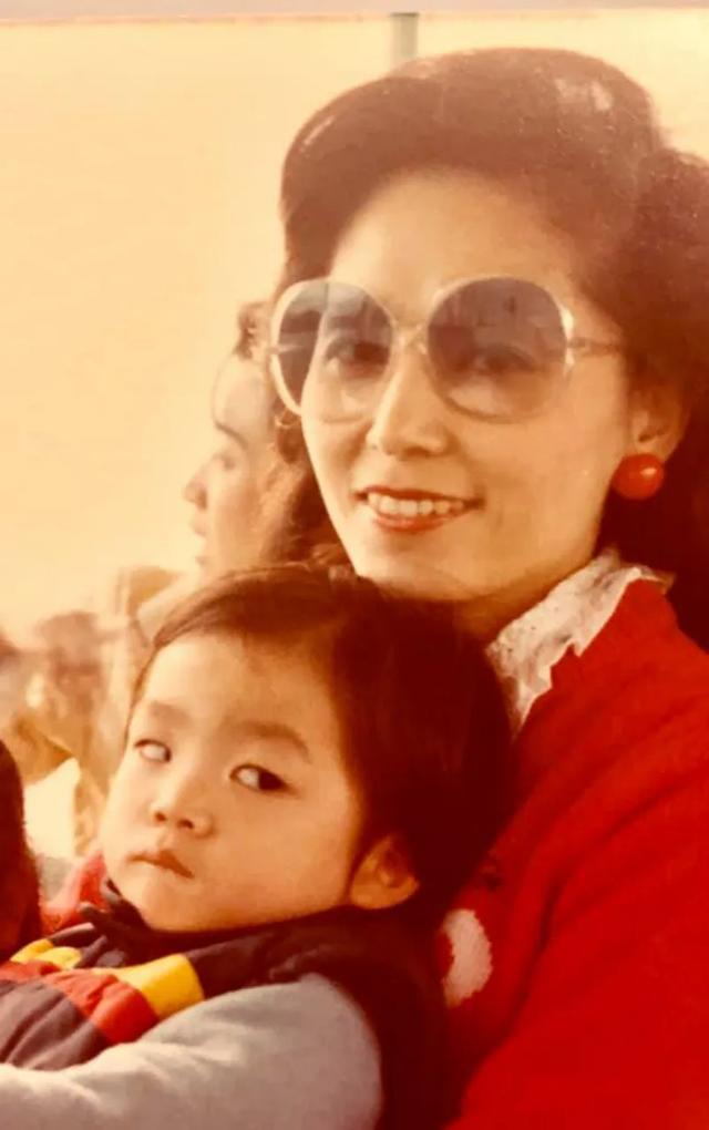 这就是蒋经国二儿媳黄美伦的真实样貌，颜值堪比明星，罕见老照片