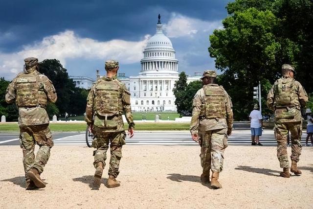 白宫已进入封锁状态，特朗普下令增兵，拜登第一时间出面撇清关系