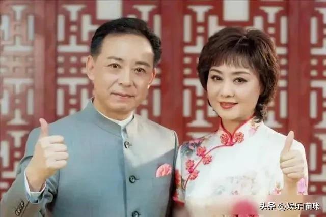 至今未婚未育，身边却有男人陪了近27年！59岁的她才是真人间清醒