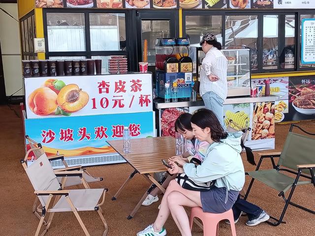 山东临沂人,千里向西,遇一场沙与河的初见。