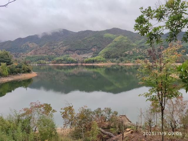 仙居县谷坦水库环线走，半山深处藏人家，依山傍水远繁华