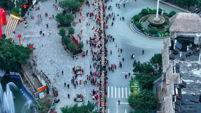 州 庆 ,去 绿 春 过 节 !