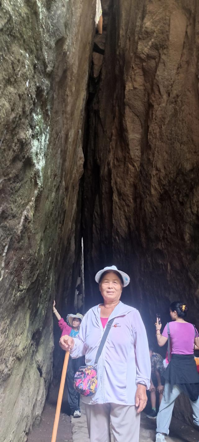 湖光山色，碧波微澜下的翠华山山崩奇观