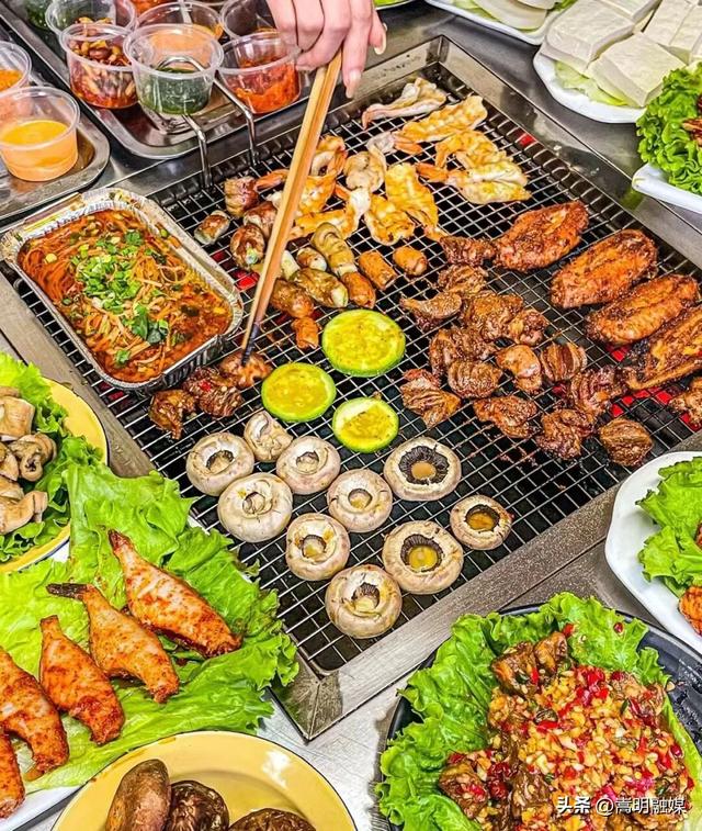 自在嵩明丨嵩阳街道天生潭渔庄：水上烧烤听风吟，两岸烟火共朝夕