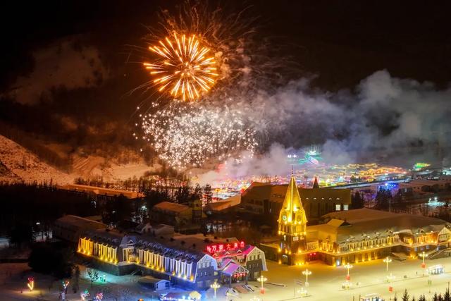 诚邀共赴跨年迎新之旅!银装素裹间,开启祈福狂欢的魔法庆典