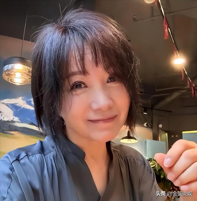 连上5次春晚，却和恩师同居怀孕被骗流产	，如今56岁的她依然单身