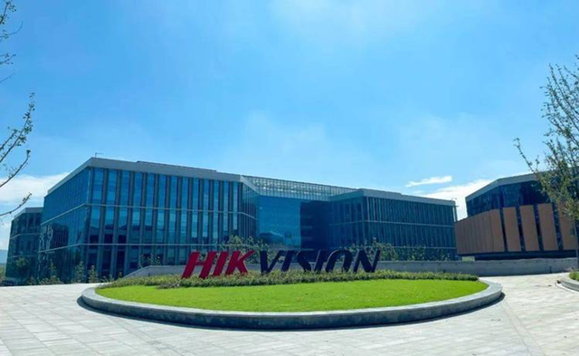 全面反华？卡尼正式通知中国：加征25％关税，中企必须卷铺盖走人