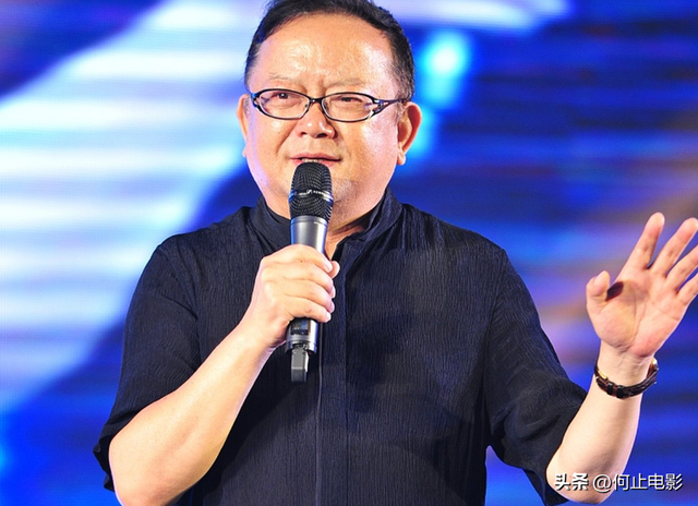 事实证明，被传卖掉上亿豪宅移民美国的王刚，已经走上另一条大道