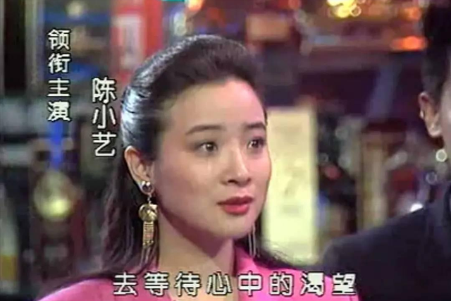 她是国家一级演员，多次给坐轮椅丈夫戴绿帽，如今儿子也是演员