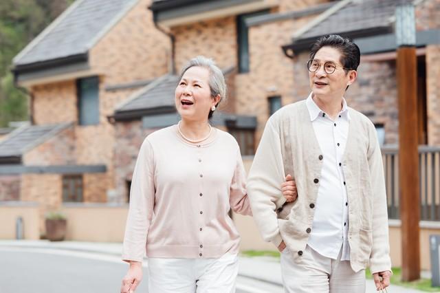 千万别忍膝盖疼！88岁大妈坚持20年的秘诀，3招让膝盖灵活如初！