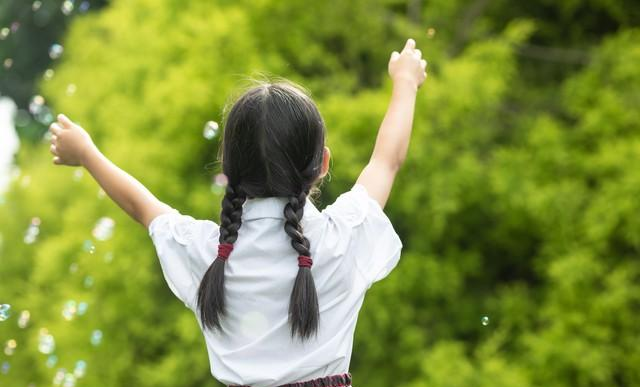 孩子被欺负，家长 3 个介入尺度，比冲上去吵架管用 10 倍